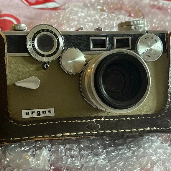 Vintage Argus C3 The Brick Tan Rangefinder Camera Cintar 50mm f/3.5 ^^^ - Picture 2 of 8